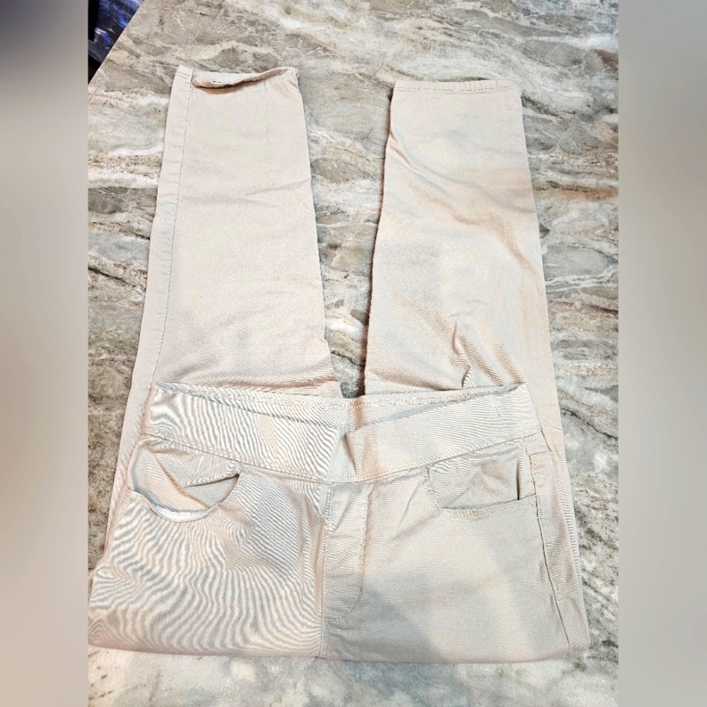 Gloria Vanderbilt Women’s Pull-On Slimming Pants Size 10 Beige Khaki Comfort Fit